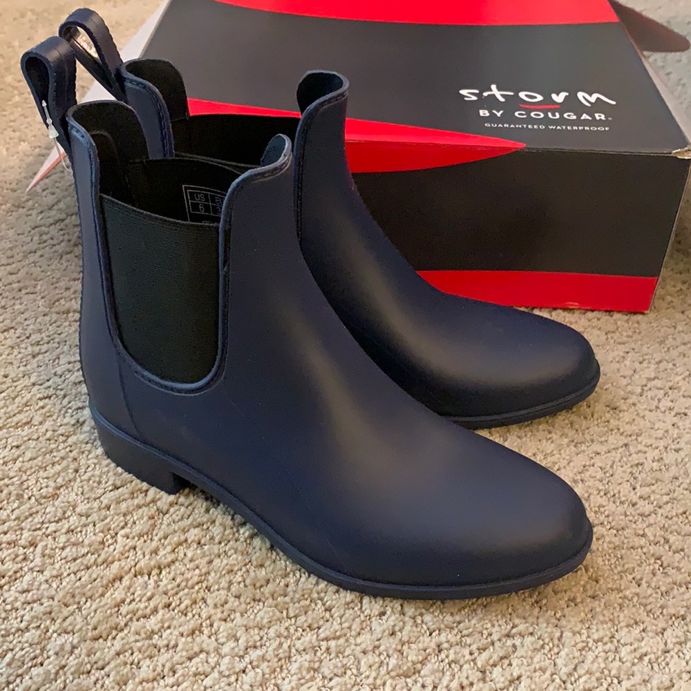 NWT Cougar Water proof booties size 6